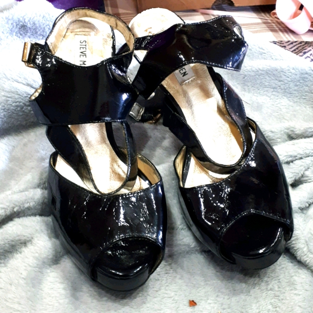 Heels - Picture 2 of 4